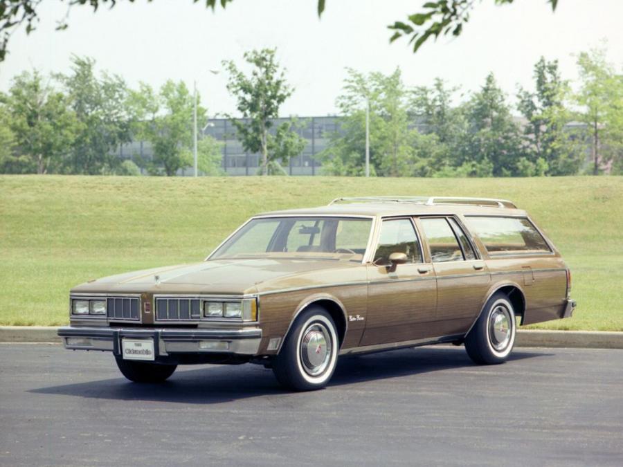  Oldsmobile Custom Cruiser 1980 года  (фото 2 из 3)
